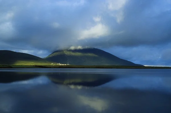 Achill island, co mayo, Irsko, slievemore a doogort — Stock fotografie