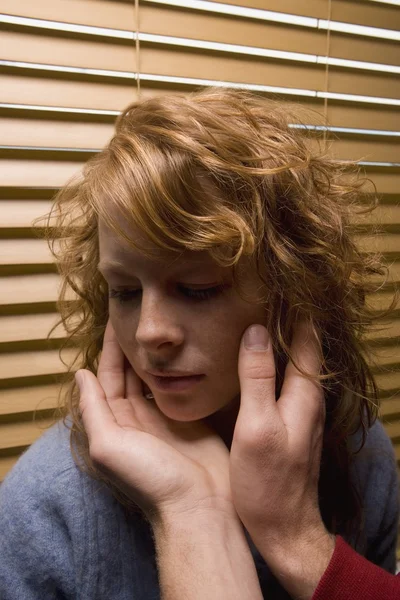 Man's Hands Touching A Woman's Face — Stock Photo, Image