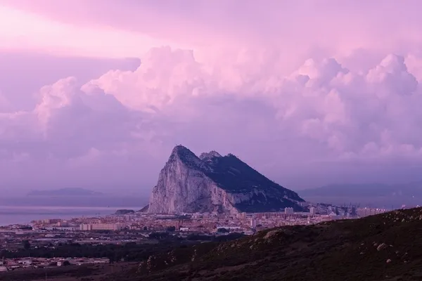 La Linea De La Concepcion, Provincia de Cádiz, España. Roca de Gibraltar — Foto de Stock