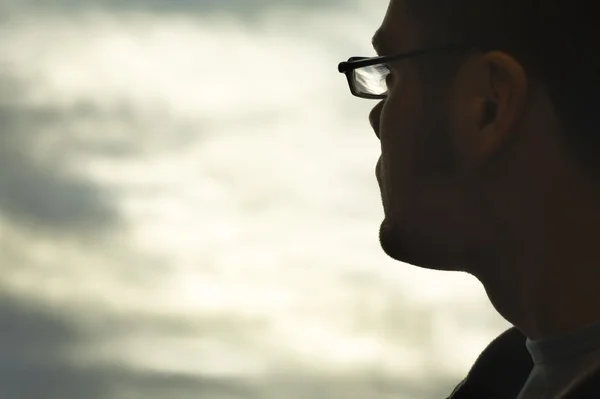 A Man Looking Into The Clouds — Stock Photo, Image