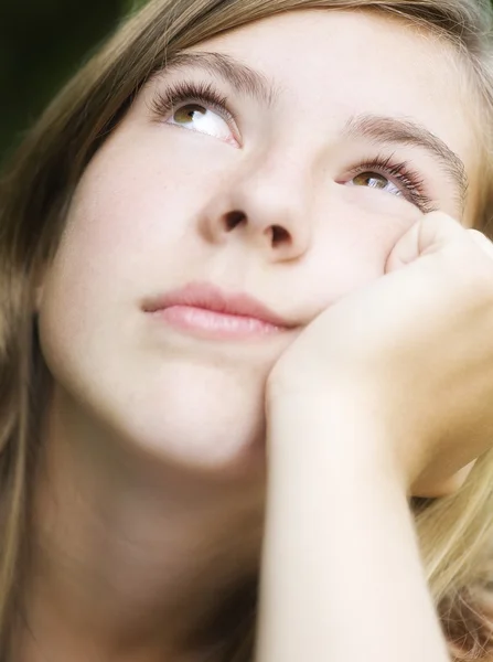 Nachdenkliche Frau — Stockfoto