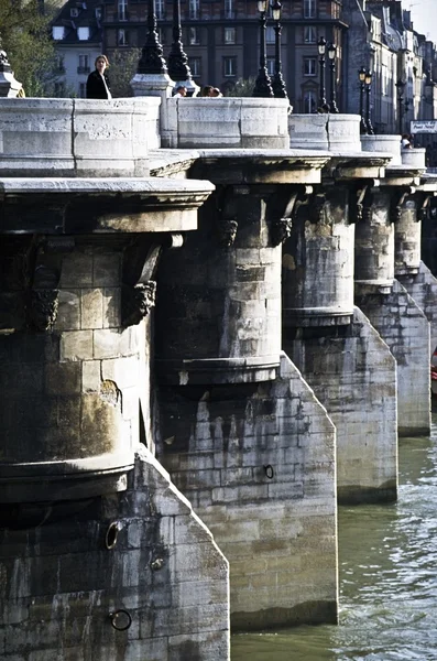 Ponte sobre o rio Sena Em Paris, França — Fotografia de Stock