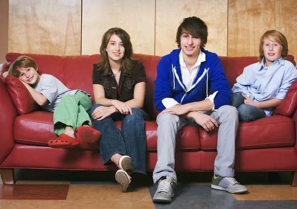 Siblings On A Couch — Stock Photo, Image