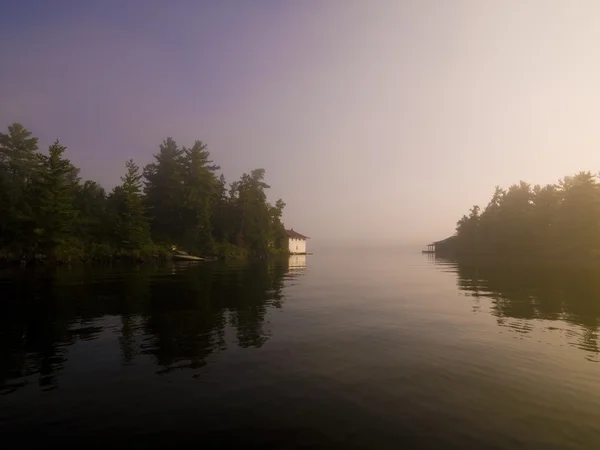 Jezioro lasu, ontario, Kanada, spokojnej, ustawienie na jeziorze — Zdjęcie stockowe