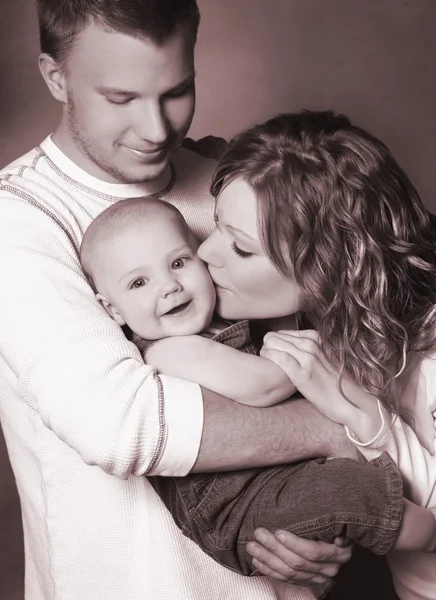 Young Family — Stock Photo, Image