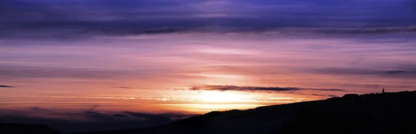 Nuvens coloridas por um pôr do sol — Fotografia de Stock