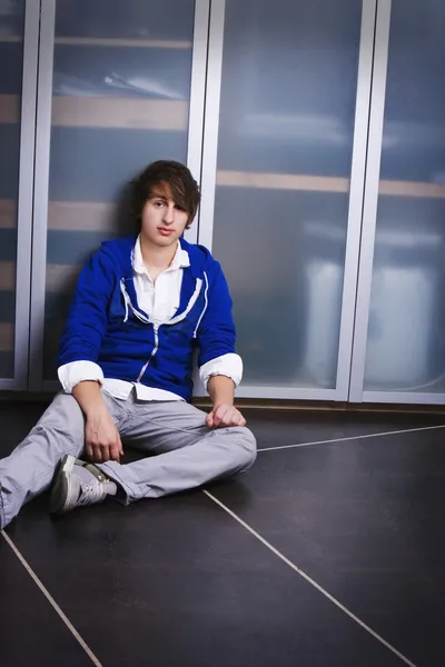 Portrait Of A Teenage Boy Sitting On The Ground — Stock Photo, Image