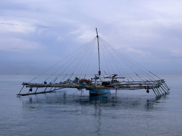 Java Sea, Bali, Indonésia. Navio de pesca balinês — Fotografia de Stock