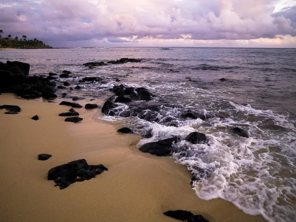 Rochas na praia, Poipu, Kauai, Havaí — Fotografia de Stock