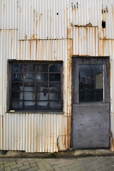 Zardzewiałych drzwi — Zdjęcie stockowe