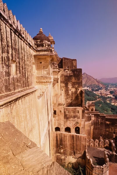 Εξωτερικοί τοίχοι κεχριμπάρι φρούριο, κοντά σε jaipur, Ρατζαστάν, Ινδία — Φωτογραφία Αρχείου