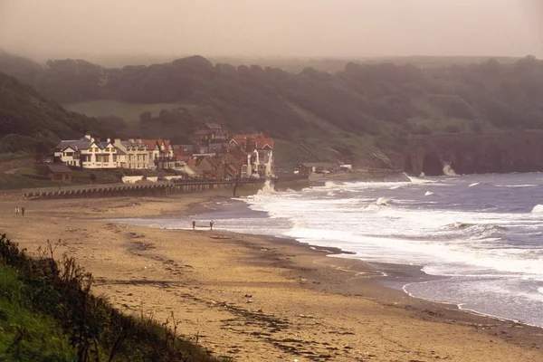 Stranden vid sandsend, north york moors national park, england — Stockfoto