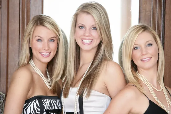 Tres chicas adolescentes — Foto de Stock