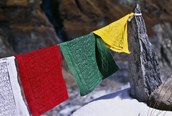 Drapeaux de prière bouddhistes, région de l'Annapurna, Népal — Photo