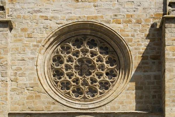 Balmaseda, Vizcaya, País Vasco, España. Fachada de la Iglesia de San Severino — Foto de Stock