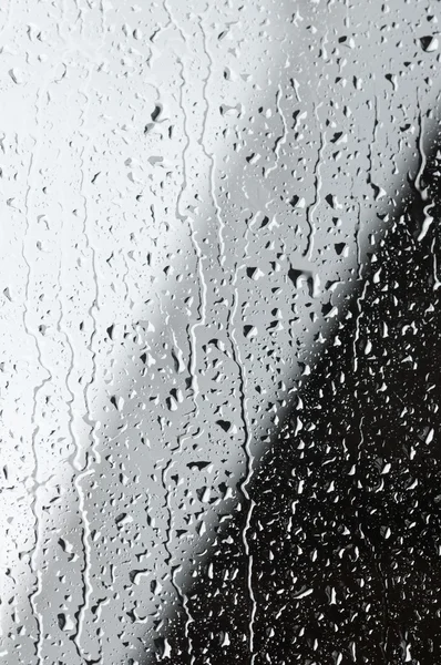 Вода падає на вікно — стокове фото