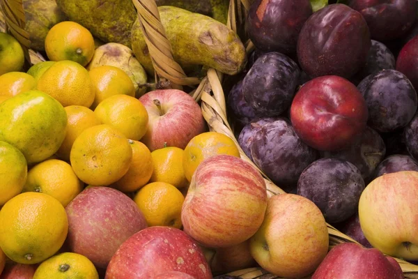 Variedade de frutas frescas — Fotografia de Stock