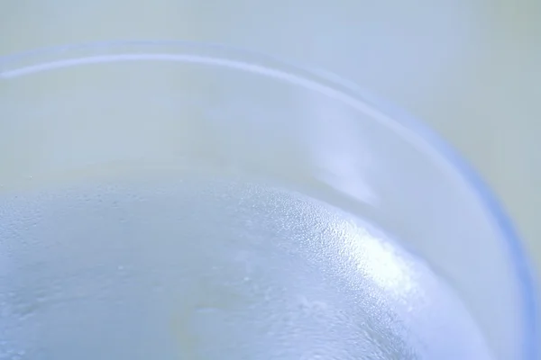 Primo piano di un bicchiere d'acqua — Foto Stock