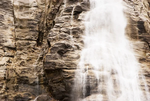 Wodospad w jasper, alberta, canada — Zdjęcie stockowe