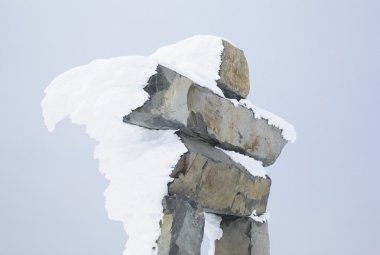 inuksuk karla kaplı