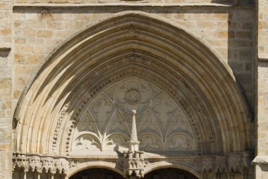 Balmaseda vizcaya, Bask Ülkesi, İspanya. san severino kilisenin ana giriş kapısı üzerinde cephe