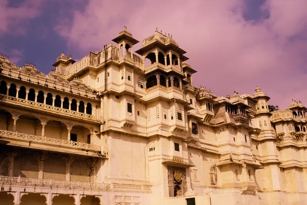Міський палац в Удайпур, Раджастан, Індія — стокове фото