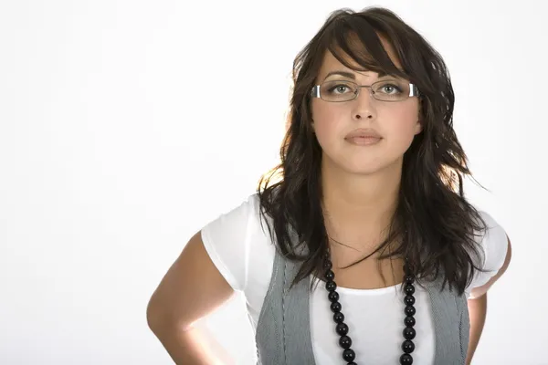 Mujer usando gafas y un chaleco — Foto de Stock