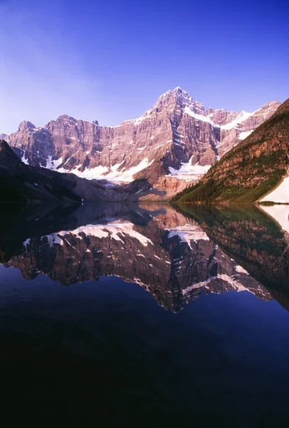 Kaufmann jezero, kootenay national park, Britská Kolumbie, Kanada — Stock fotografie
