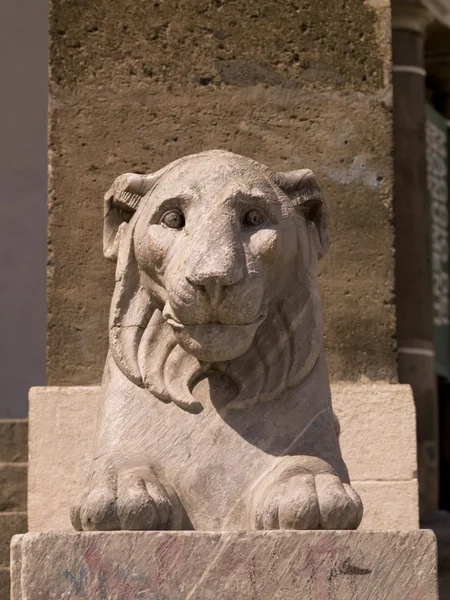 Leeuw standbeeld, Napels, Italië — Stockfoto