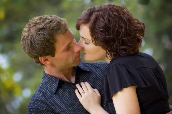 Couple Kissing — Stock Photo, Image