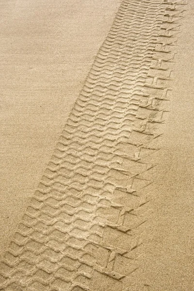 Bandensporen in het zand — Stockfoto