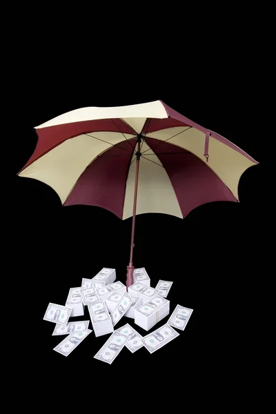 Guarda-chuva cobrindo pilhas de dinheiro — Fotografia de Stock