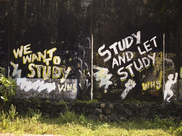Graffiti About Studying, Kerala, India — Stock Photo, Image