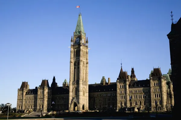 Башня мира, здание парламента, Оттава, Онтарио, Канада — стоковое фото