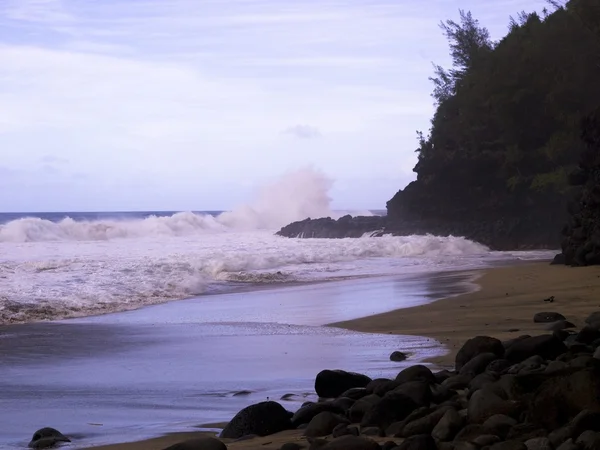 Sziklák a tengerparton, napali tengerparton state park, kauai, hawaii — Stock Fotó