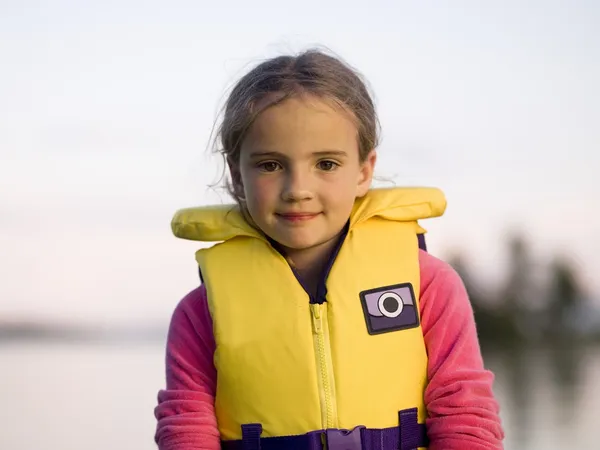 Dziewczyna w urządzenie osobiste unoszenia się na wodzie — Zdjęcie stockowe