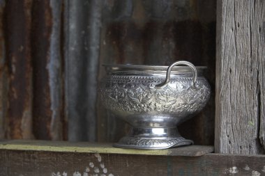 Gümüş tabağı