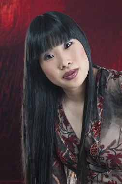 uzun siyah saçlı Asyalı kadın