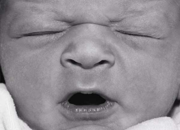 Gezicht van pasgeboren baby — Stockfoto