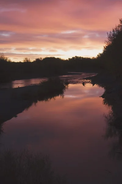 Východ slunce nad ovce řeka, alberta, Kanada — Stock fotografie