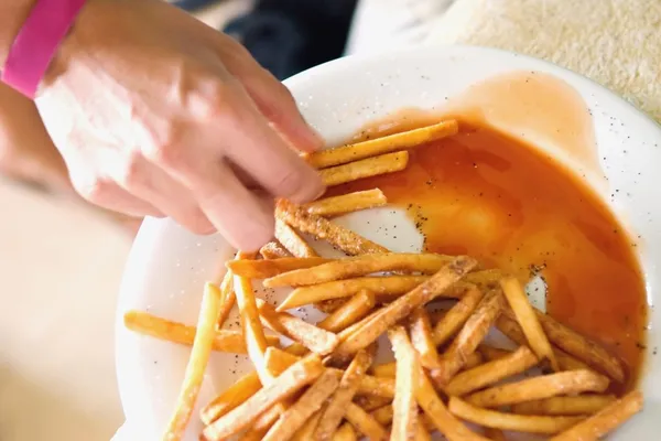 Eating French Fries With Gravy — Stock Photo, Image