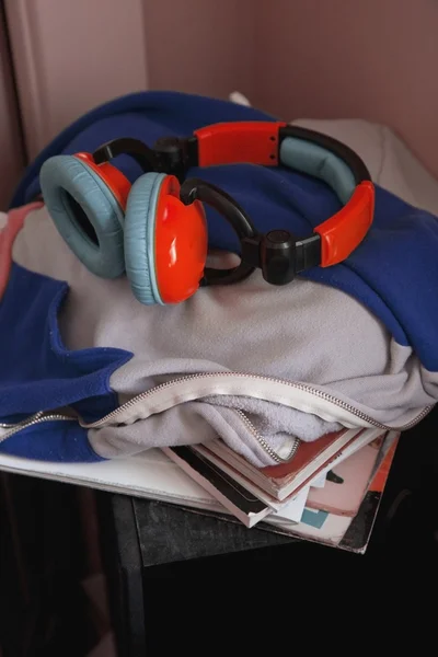 Earphones On Top Of A Pile Of Books And Clothing — Stock Photo, Image