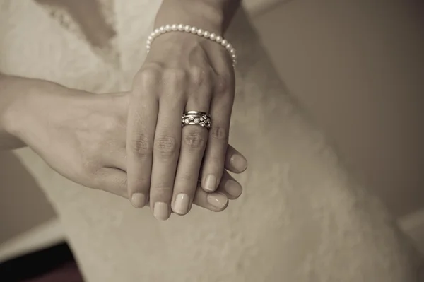 Le mani della sposa — Foto Stock