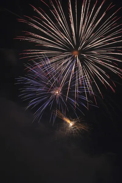 Spettacolo di fuochi d'artificio chiamato - tuono nella valle — Foto Stock