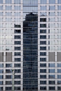 Şehir merkezindeki gökdelen