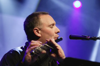 flüt performansı oynama