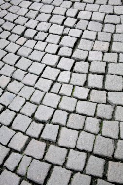 Arnavut kaldırımlı yol