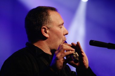 flüt performansı oynama