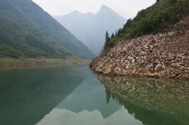 badong yakınındaki Shennong akışta. Hubei, Çin