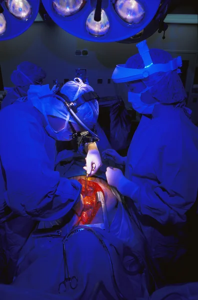 Realización de cirugía — Foto de Stock